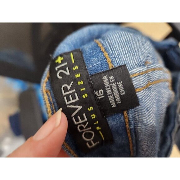 Forever 21+ Womens Plus Size 16 Denim Blue Jean Shorts Casual Mid-Length - Picture 5 of 6